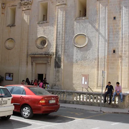 Attard Guest House بيت ضيافة *